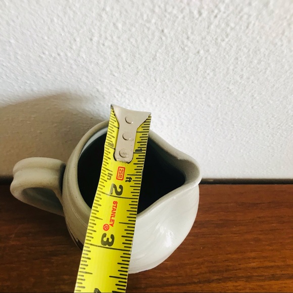 Williamsburg Virginia pottery vase/ pitcher - Picture 7 of 7